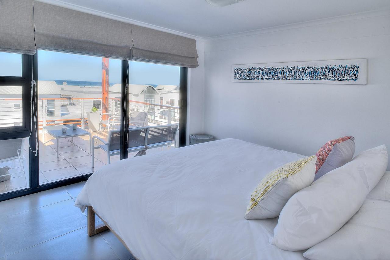 Azure 216 Apartment Bloubergstrand Bagian luar foto